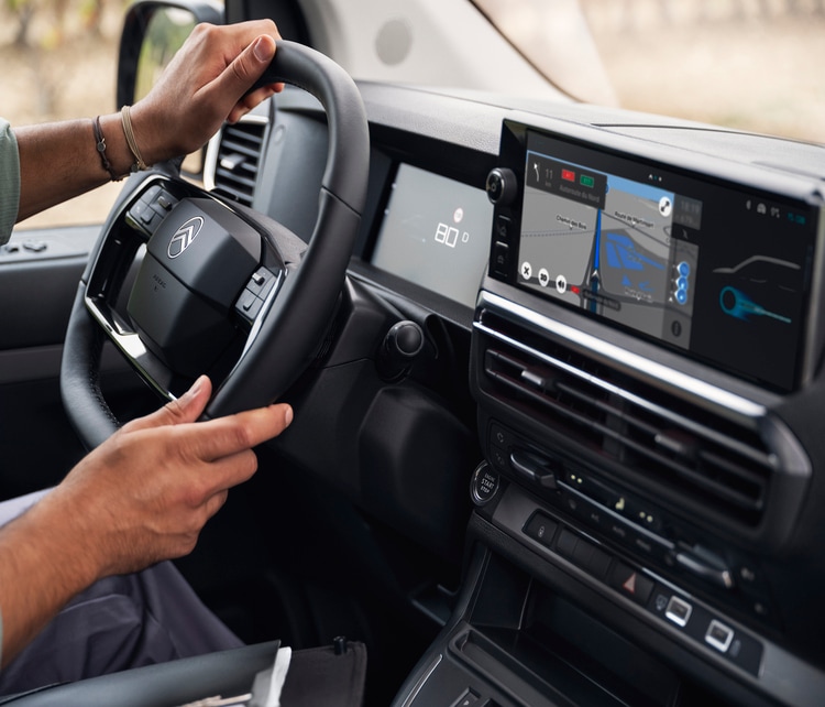 Interior view of the dashbord of the new jumpy